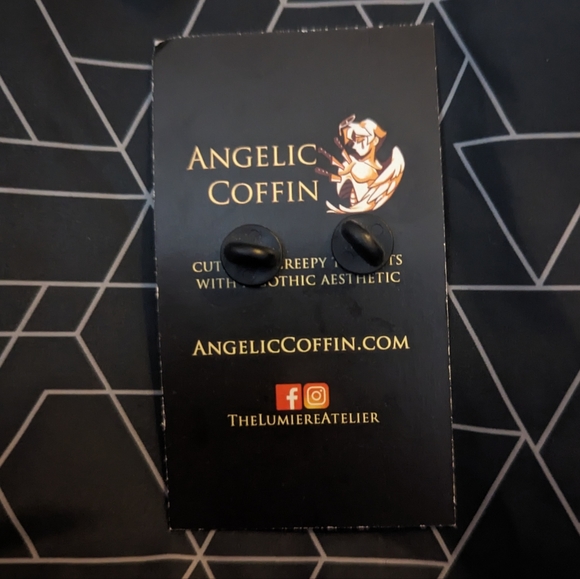 Angelic Coffin cute envelope enamel pin - Picture 2 of 3